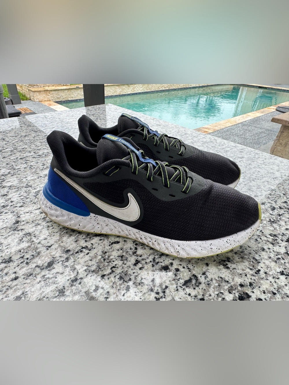 Nike Revolution Men’s Running Sneaker Black Blue White Mesh DH205-001 size 12